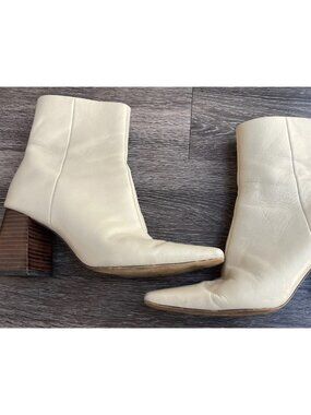Intentionally Blank Ivory white cream 100% Leather Ankle Booties Women’s Sz 7